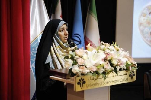 دانشگاه باید فراتر از توصیف مشکلات به چرایی آنها بپردازد
