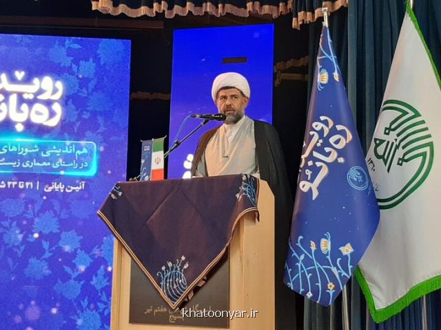 تقویت نقش رهبری بانوان در جامعه لازم است