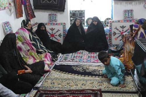 بانوان روستایی عهده دار اصلی مشاغل خرد خانگی و صنایع دستی هستند