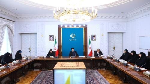 توسعه مشارکت اجتماعی زنان در سطوح مدیریتی، سیاست مورد تاکید دولت می باشد