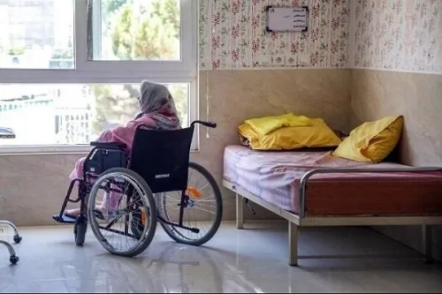 خدمات مراقبتی 24 ساعته در 50 خانه سالمندان