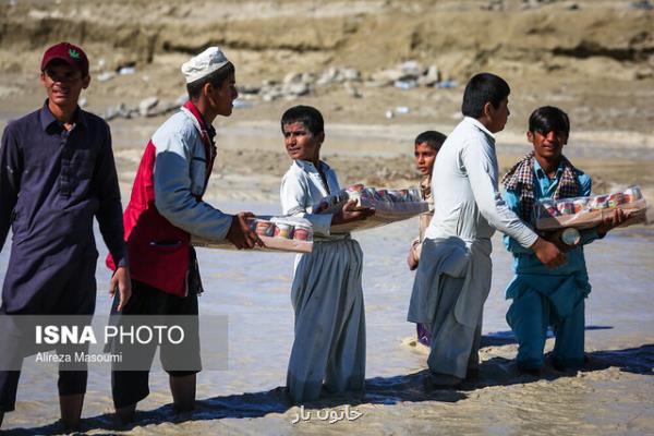 ارسال غذا، دارو، پوشاك و ماشین آلات راه سازی برای سیل زدگان